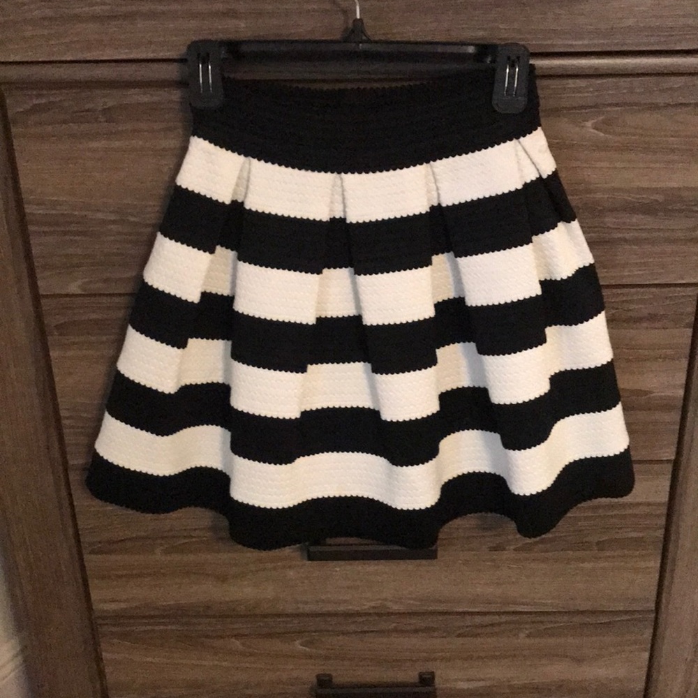 Express xs stripped skirt